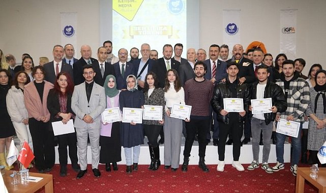 Bursa'da İletişim ve Medya Akademisi'nde sertifika heyecanı