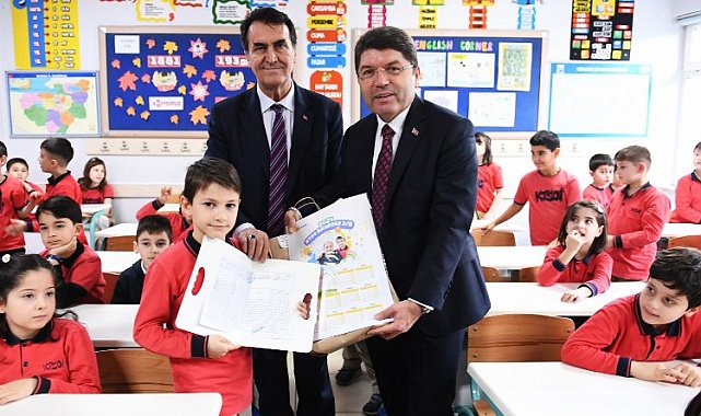 Bursa'da karneler Bakan Tunç'tan