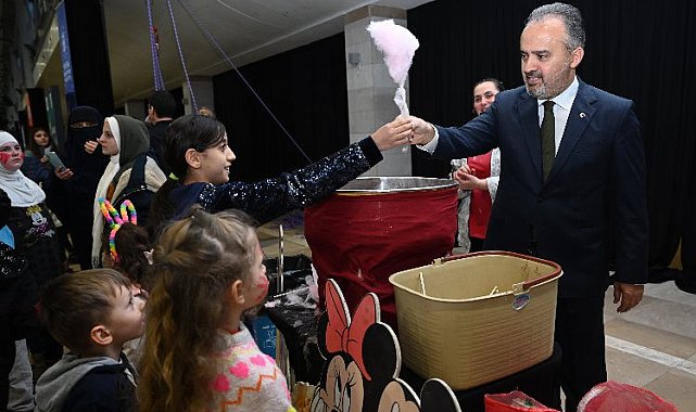 Bursa'da kayıtlı yetimlere 'giysi' desteği