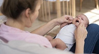 Doğum sonrası annelere destek ve anlayış önemli