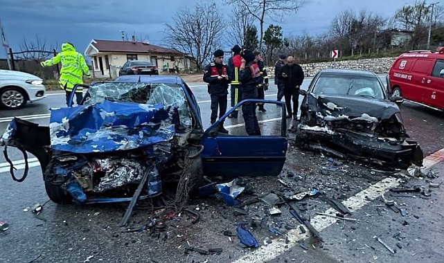 Düzce'de 2 otomobil çarpıştı: 1 ölü, 3 ağır yaralı