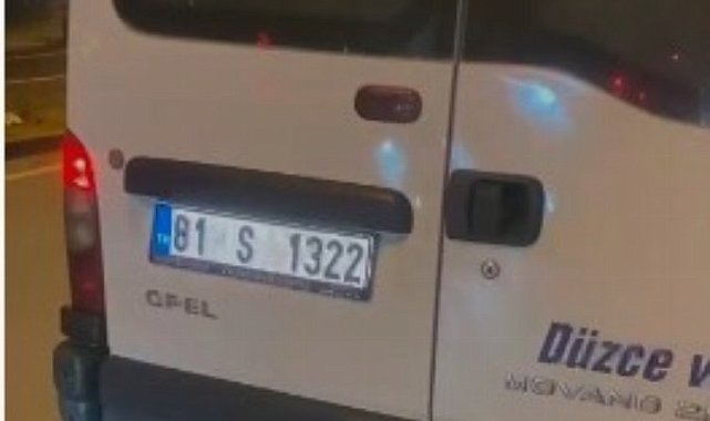 Düzce'de sahte plakalı servis aracı denetimde yakalandı