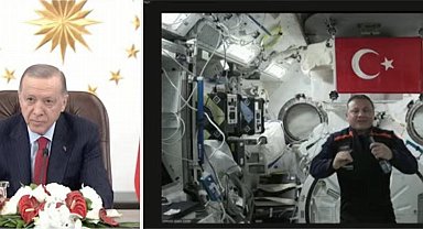 Erdoğan, ilk Türk astronotla görüştü... Türk bayrağı uzayda dalgalanıyor