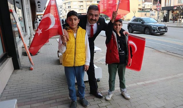 Gürsu'da renkli anlara yol açan bayrak sevdası