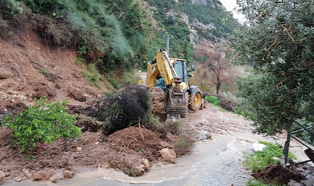 Hatay'da bozulan yollar yeniden düzenleniyor