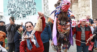 İzmir'de deve güreşlerinde 'altın havan' sahibini buldu