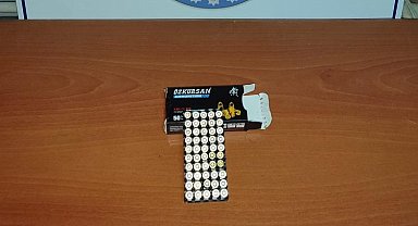 Keşan'da bir kutu dolu fişek ele geçirildi