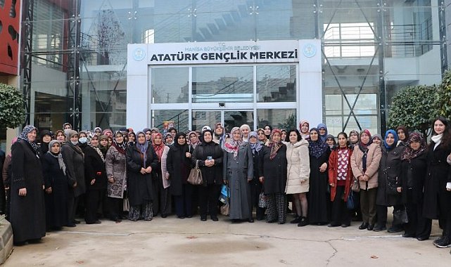 Kırkağaçlı kadınlar Manisa'yı gezdi
