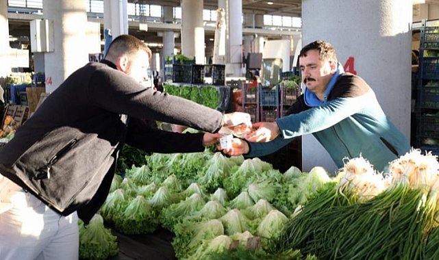 Kocaeli Büyükşehir'den pazarcı esnafına çorba ikramı