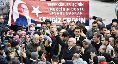 Manisa'da maaş zammına davullu zurnalı kutlama
