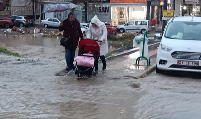 Mardin'de sağanak yağış hayatı felç etti