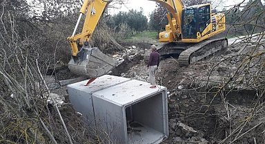 MASKİ menfez çalışmalarıyla yol geçişlerini rahatlatıyor