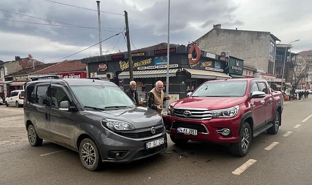 Pazaryeri'nde maddi hasarlı trafik kazası