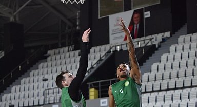 Potanın Tarzanları Fransa deplasmanında