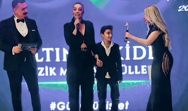 Rockçı Barış Gülay'a büyük onur