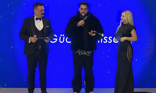 Şevket Öndaş 'Yılın En Dikkat Çeken Parlayan DJ'yi seçildi!