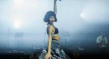 Zeynep Bastık yaktı geçti