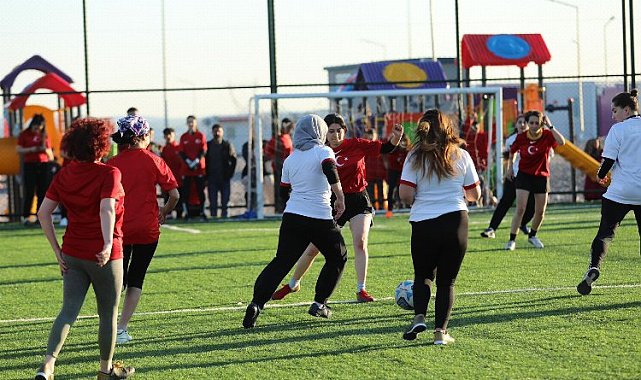 Adıyaman'da kadın futbol takımlarını buluşturdu