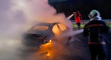 Anadolu Otoyolu'nda kontrolden çıkan otomobil yandı!