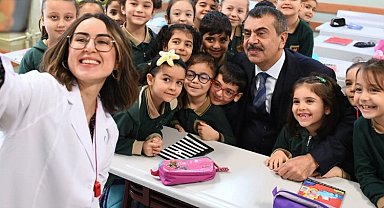 Bakan Tekin'den İstanbul'da okul ziyareti
