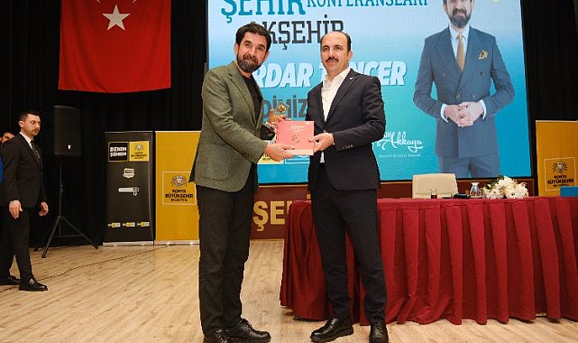 Başkan Altay, Şehir Konferansları'na katıldı