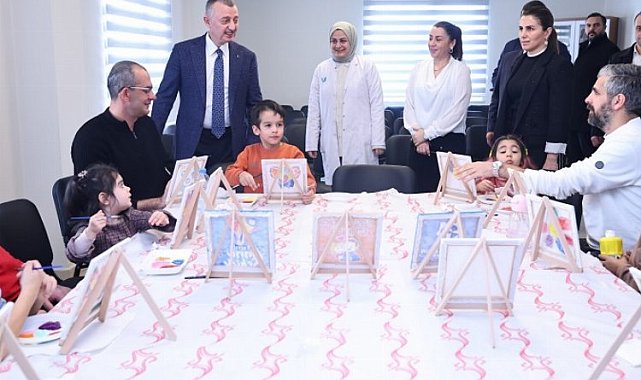 Başkan Büyükakın minikler ve anneleriyle buluştu