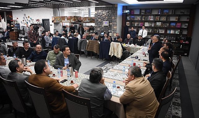Başkan Büyükkılıç'tan bilişim sektörü ile "akıllı şehir" istişaresi