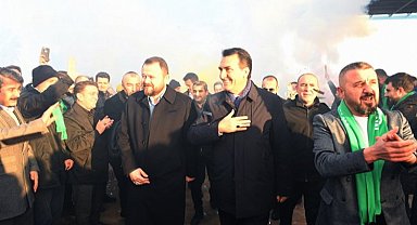 Başkan Dündar meşalelerle karşılandı