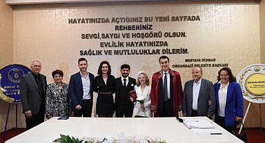 Başkan Dündar Sevgililer Günü'nde nikah kıydı