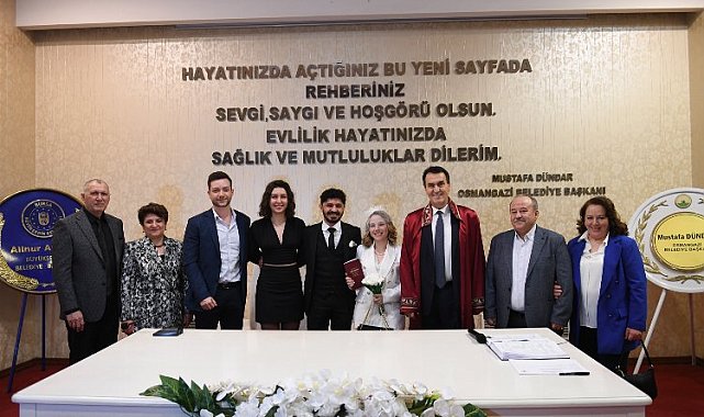 Başkan Dündar Sevgililer Günü'nde nikah kıydı