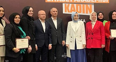 Bursa'da 20. dönem 'Siyaset Akademisi Sertifika Töreni gerçekleşti