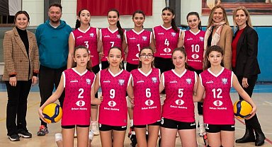 Bursa'nın kız voleybolcularına Orhan Holding desteği