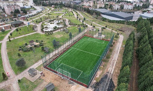 Çayırova'da spor altyapısı halı sahalarla güçleniyor