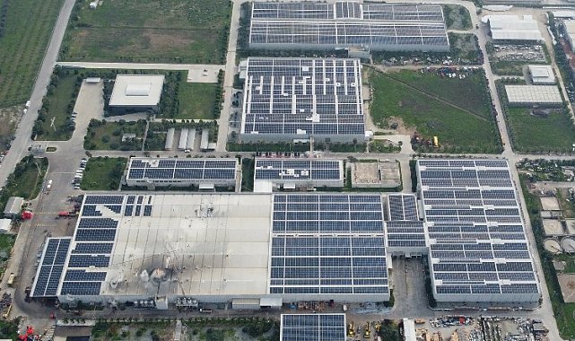 CW Enerji güneş panelleri ile firmalar karbon salınımının önüne geçiyor