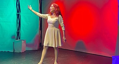 'Dışarıda Hiçbir Şey Var' eğlendirirken düşündürdü