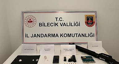 Dur ihtarına uymayan araçta uyuşturucu madde ele geçirildi