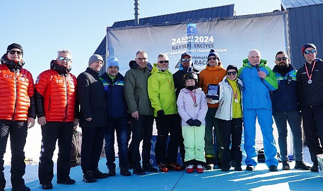 Erciyes'te heyecan dolu diplomatik kayak ve snowboard yarışı