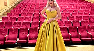 Esin Yum güzelliğiyle Altın Kalp ve Vefa Ödülleri'ne damga vurdu