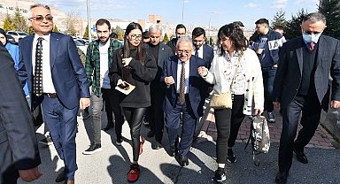 Genç dostu başkan, öğrencilerle buluşuyor