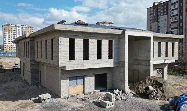 Gülük Sosyal Tesisi'nde hem kütüphane, hem kreş, hem melmek