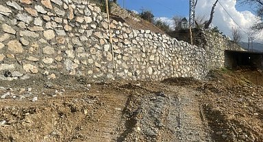 Hatay'da istinat duvarı çalışmaları devam ediyor