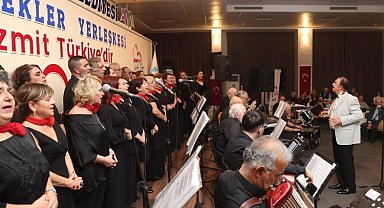 İstanbul Kültürler Korosu İzmit'te büyüledi