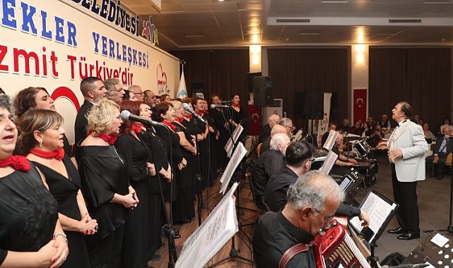 İstanbul Kültürler Korosu İzmit'te büyüledi