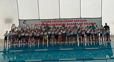 İzmit'te yüzme öğrenen minikler sertifikalarını aldı