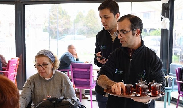 İzmit'teki bu kafede çay 3 TL