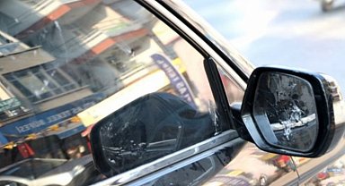 Keşan'da park halindeki araca zarar verildi