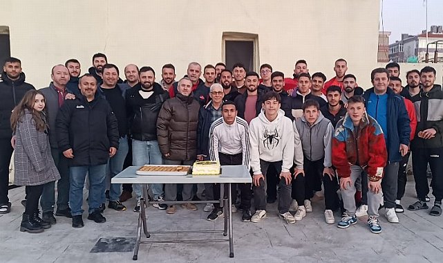 Keşansporlu bir grup taraftardan takıma mangal partisi