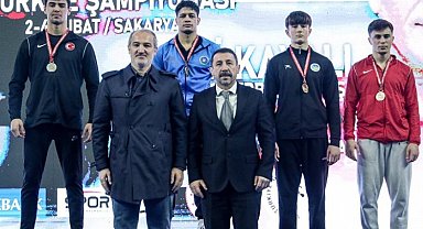 Manisa BBSK güreş takımından 2 madalyalı başlangıç   