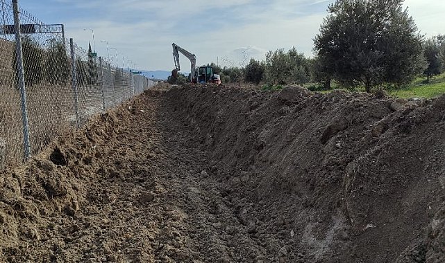 MASKİ'den Koyuncu Mahallesinde dere temizliği