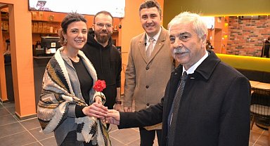 Mehmet Özcan Sevgililer Günü'nde gençleri unutmadı